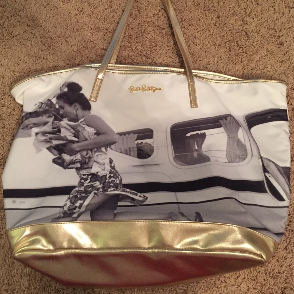 Lilly Pulitzer tote bag.