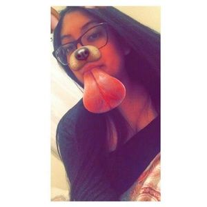 Meet your Posher, Desiree