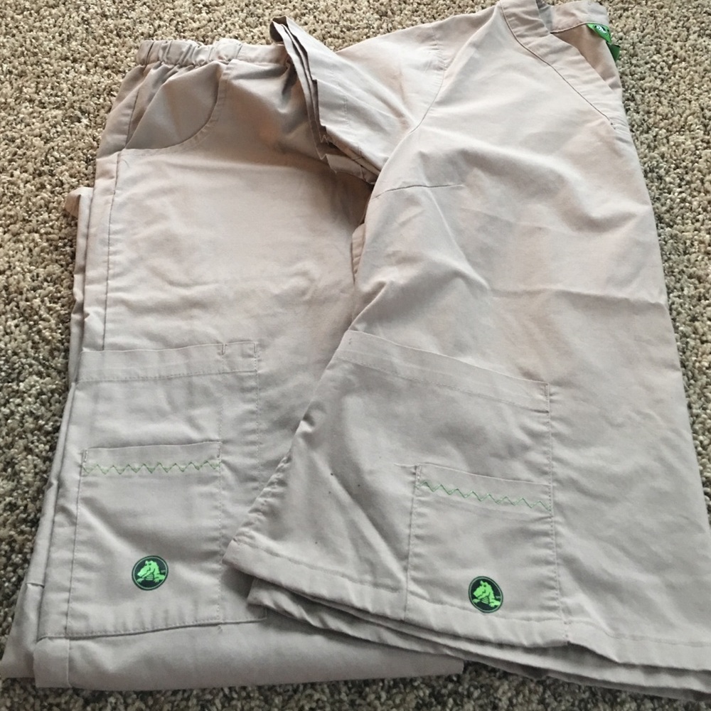 Scrub set