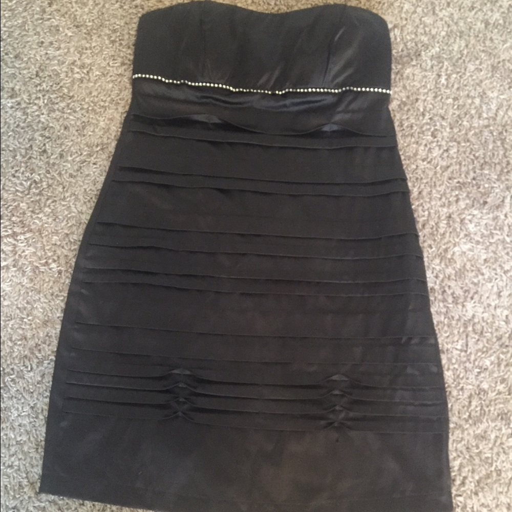 Little black dress 😎 a valentine beauty!
