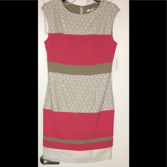 Sandra Darren Dresses & Skirts - Sandra Darren Colorblock and Lace Dress