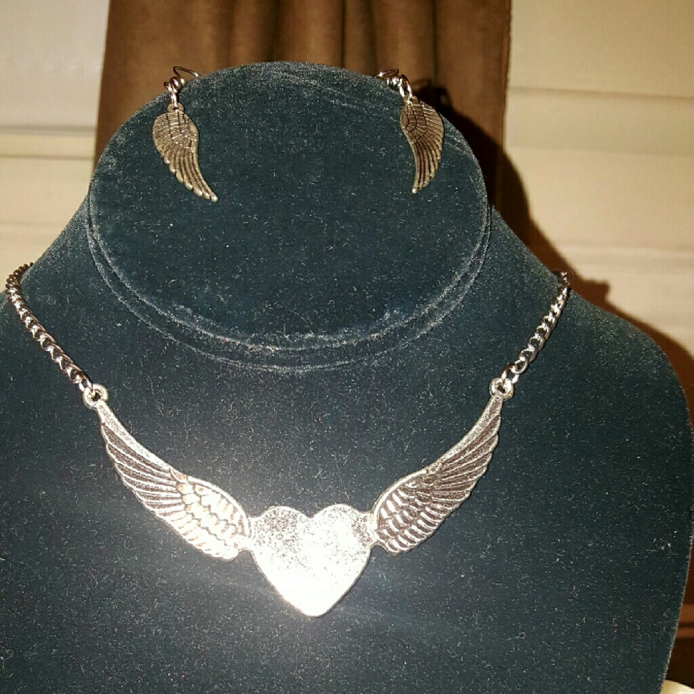 NWT HEART WITH WINGS SET