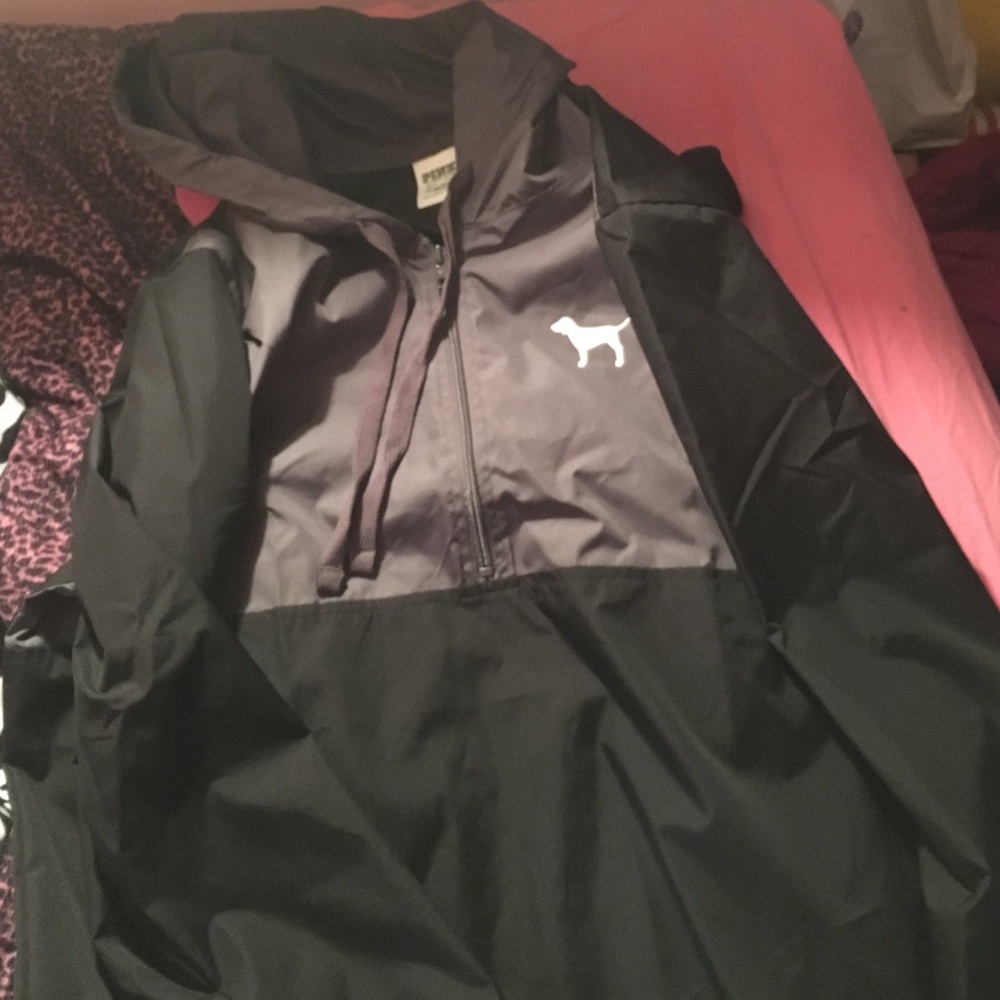 I never wore it so I'm selling it.