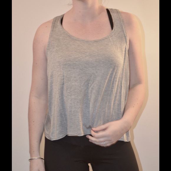 Grey workout tank 🌸 - Picture 4 of 4