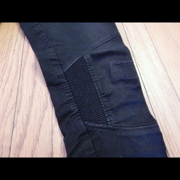 H&M Jeans - H&M Black Moto Skinny Jeans Sz 6 H&M Jeans - H&M Black Moto Skinny Jeans Sz 6