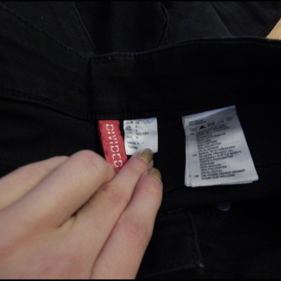 H&M Jeans - H&M Black Moto Skinny Jeans Sz 6 H&M Jeans - H&M Black Moto Skinny Jeans Sz 6
