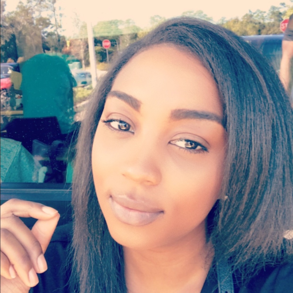 Meet your Posher, Destinee