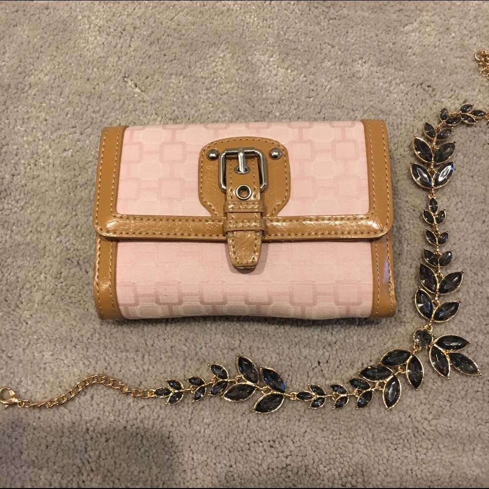 🎉HP🎉 Nine West 🌸 Trifold Wallet