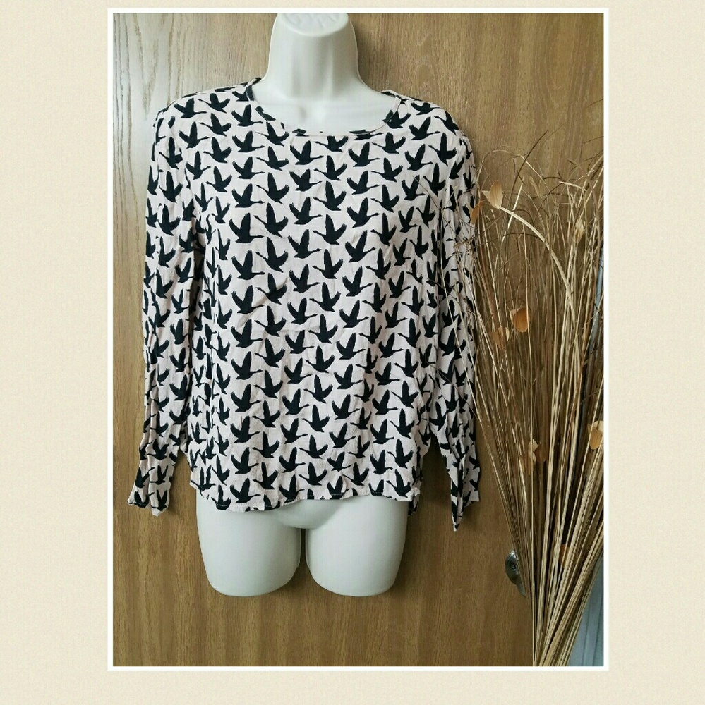 H&M super cute blouse!