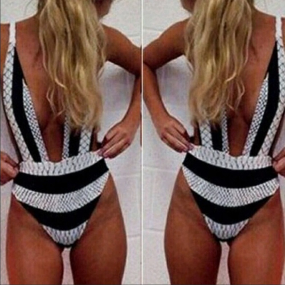 Reposh never worn black and white swimsuit