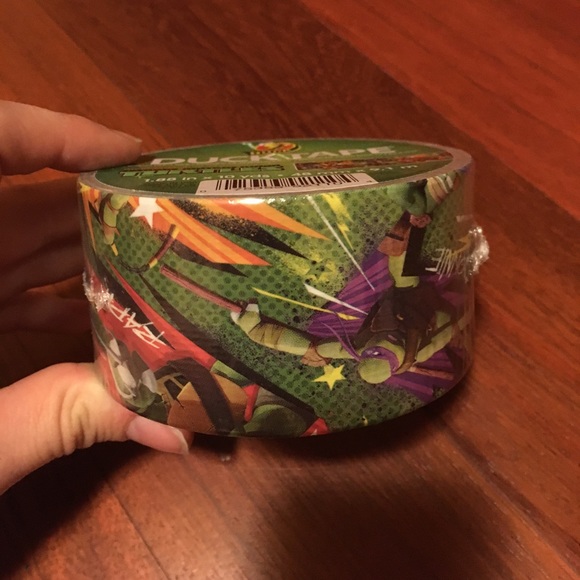 Over 200 rolls of patterned and colored duct tape - Picture 4 of 4