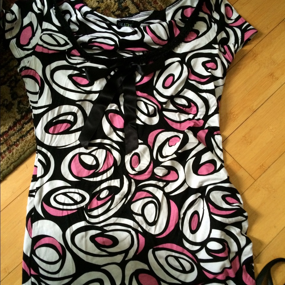 Olian boutique maternity top size small
