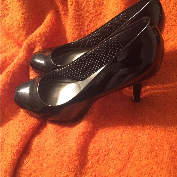 Shoes - Picture 2 of 2