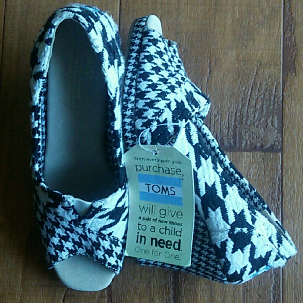 NWT TOMS wedges