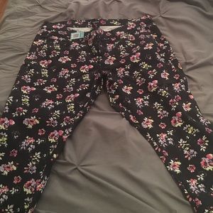 Torrid flower print capris