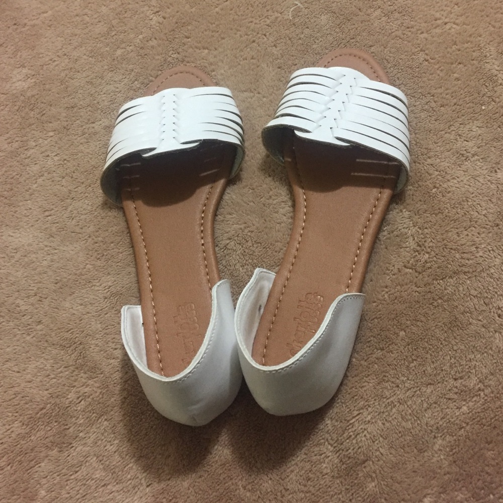 White sandals / slip ons