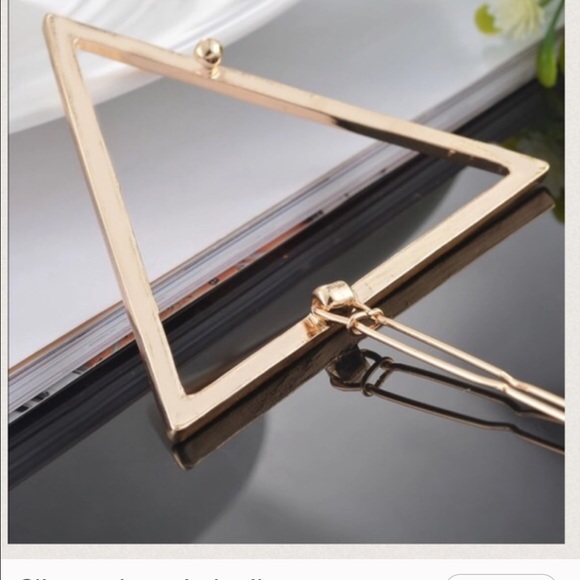 Gold triangle hair clip - Picture 4 of 4
