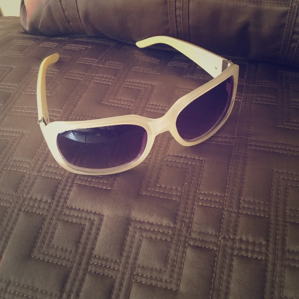 Anne Taylor Sunglasses + FREE COACH SUNGLASS CASE