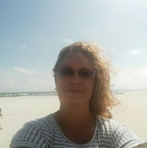 Meet your Posher, Claudia