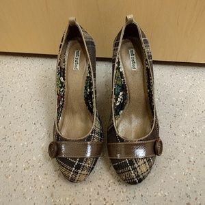 Brown plaid almond toe pumps
