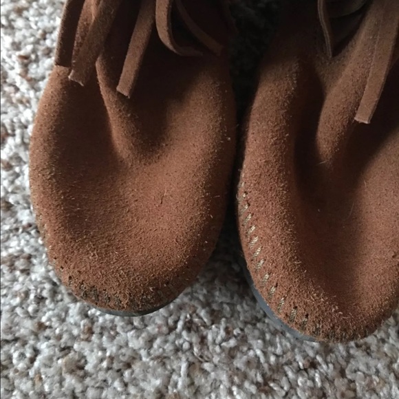 Minnetonka Size 10 3 Layer Fringe Boots - Picture 2 of 4