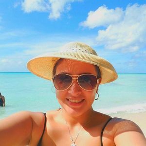 Meet your Posher, Yvette