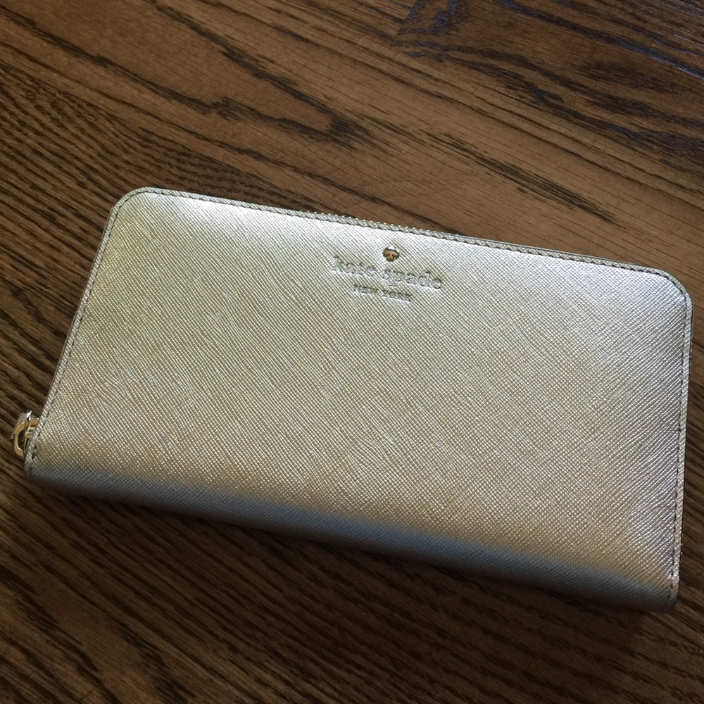 🎉🎉PRICE DROP!!🎉🎉Kate Spade NWT Gold wallet