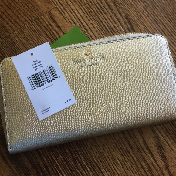 🎉🎉PRICE DROP!!🎉🎉Kate Spade NWT Gold wallet - Picture 3 of 3