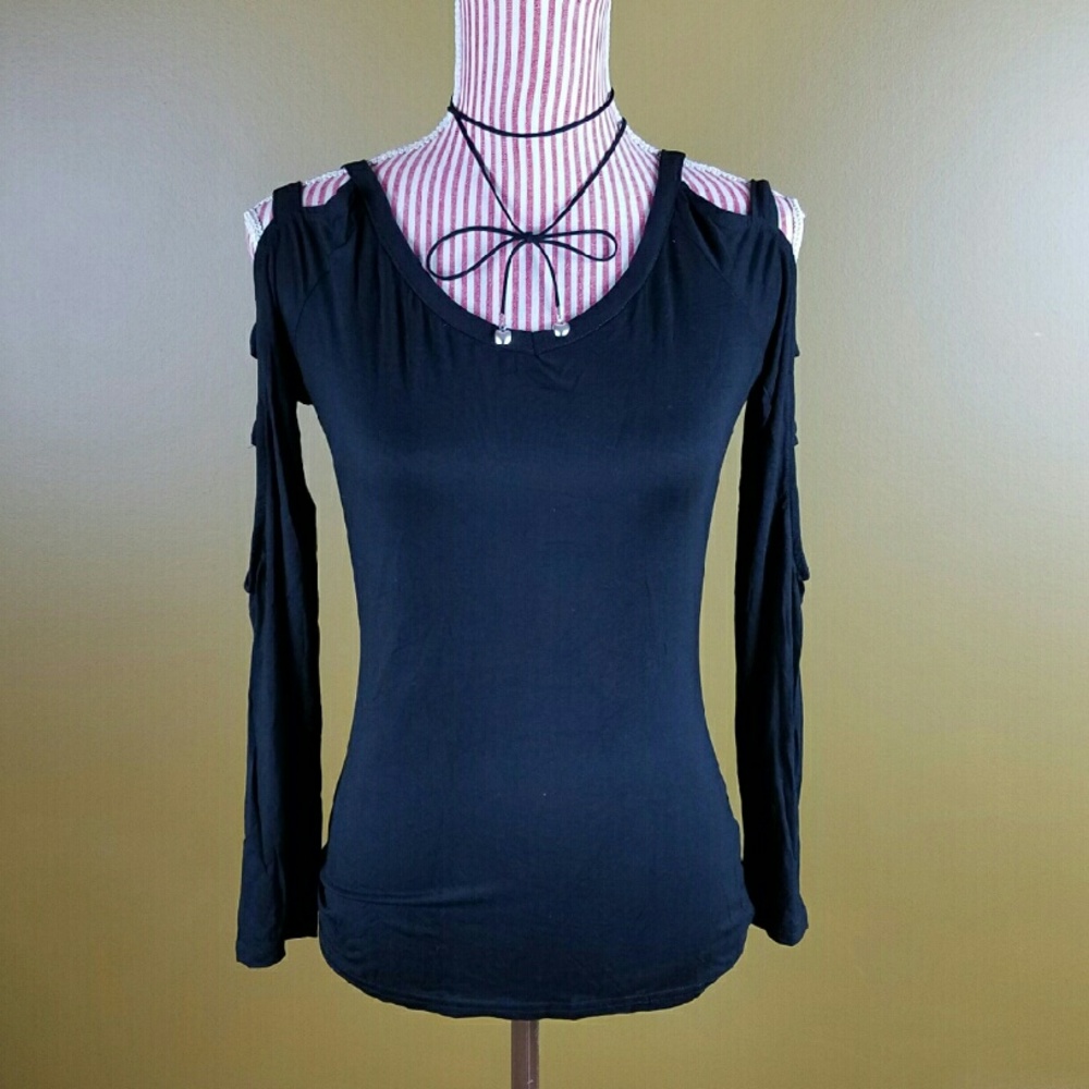 Black Cutout Sleeve Top - Picture 2 of 3