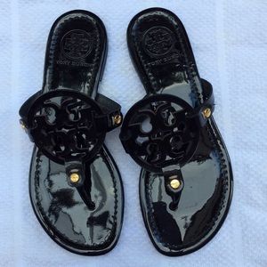 Tory Burch flat sandals in Black