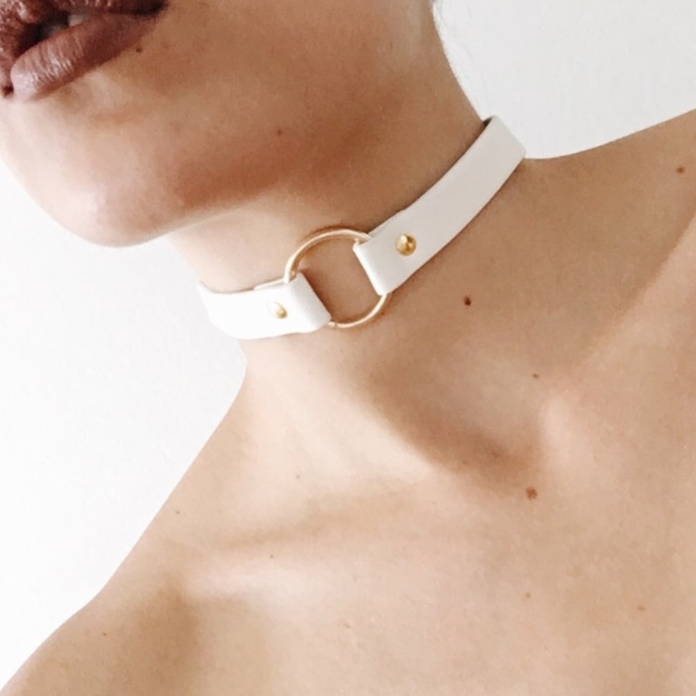 White/Gold Leather O Choker