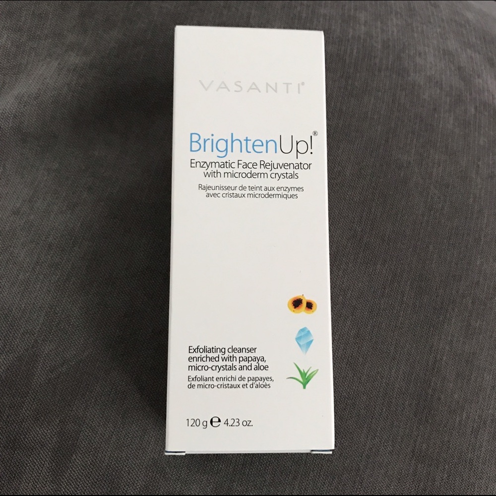 Vasanti Exfoliating cleanser with micro crystals