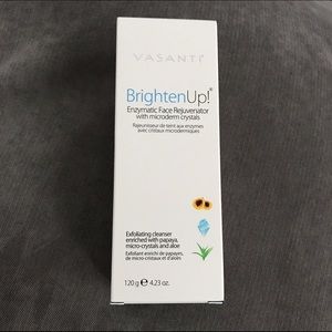 Vasanti Exfoliating cleanser with micro crystals
