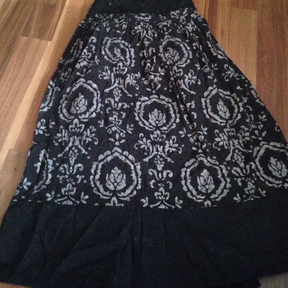 Black and gray print skirt