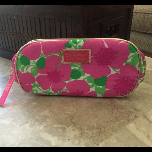 Lilly Pulitzer Handbags - 💥💥$5.00 BUNDLE BLAST!!💥💥PULITZER MAKE UP CASE