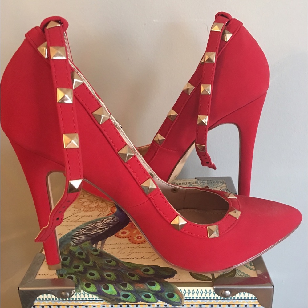 Hot red, ankle strap pump with gold studs sz 5.5