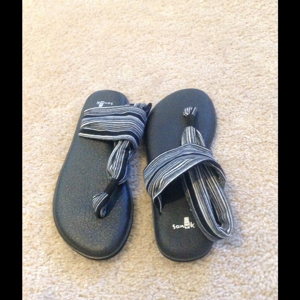 Woman Sanuk shoes