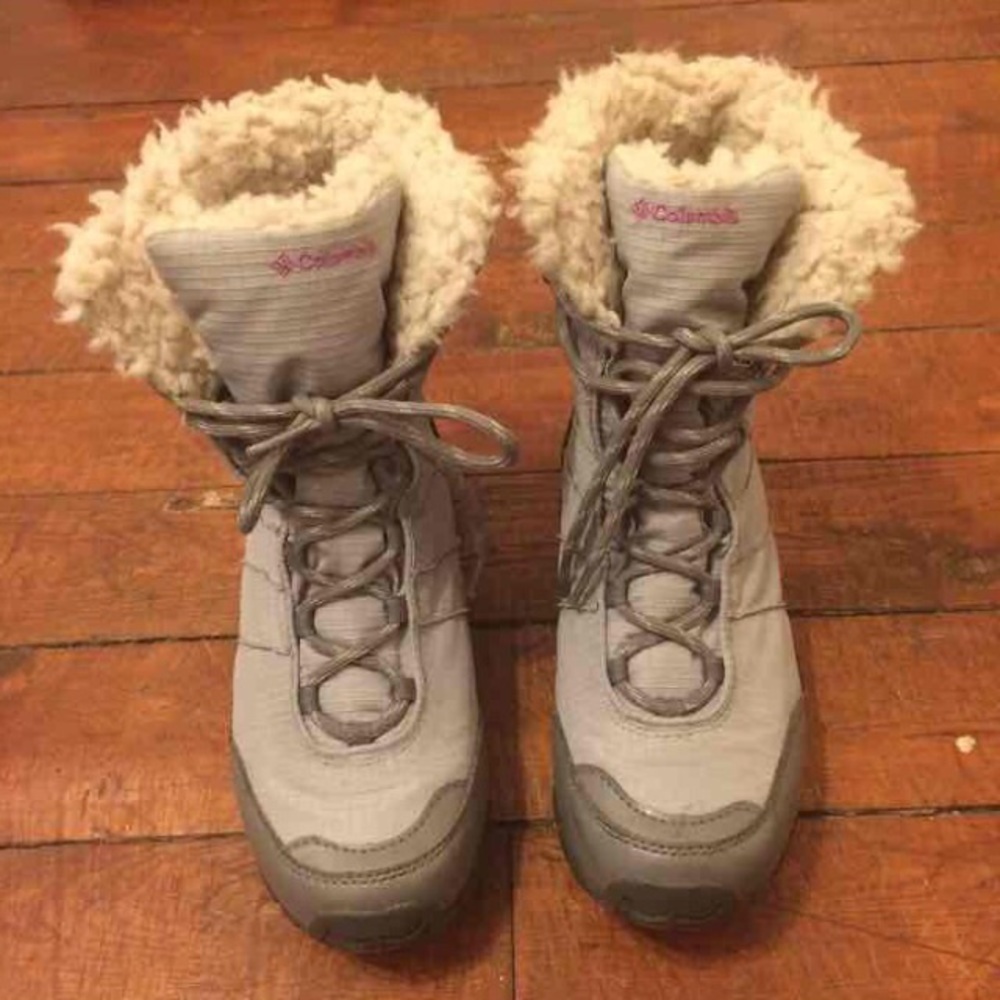 Women's Columbia boots size 6