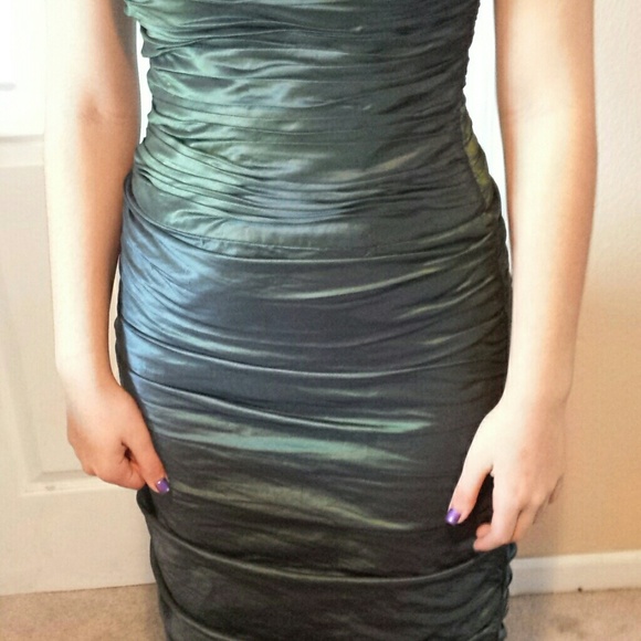 Prom Dress gathered gown that changes colors - Picture 2 of 4