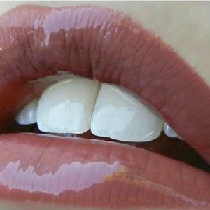 Lipsense: Bella