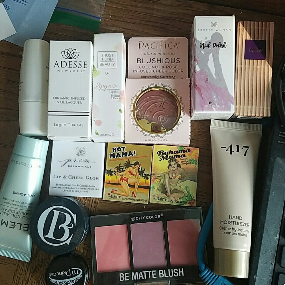 Makeup samples BNIP