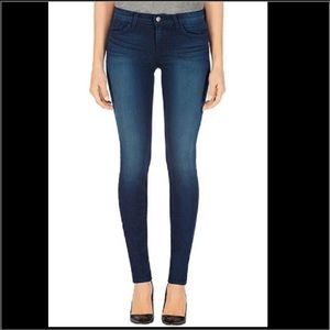 Size 28 J Brand skinny leg in Avalon wash