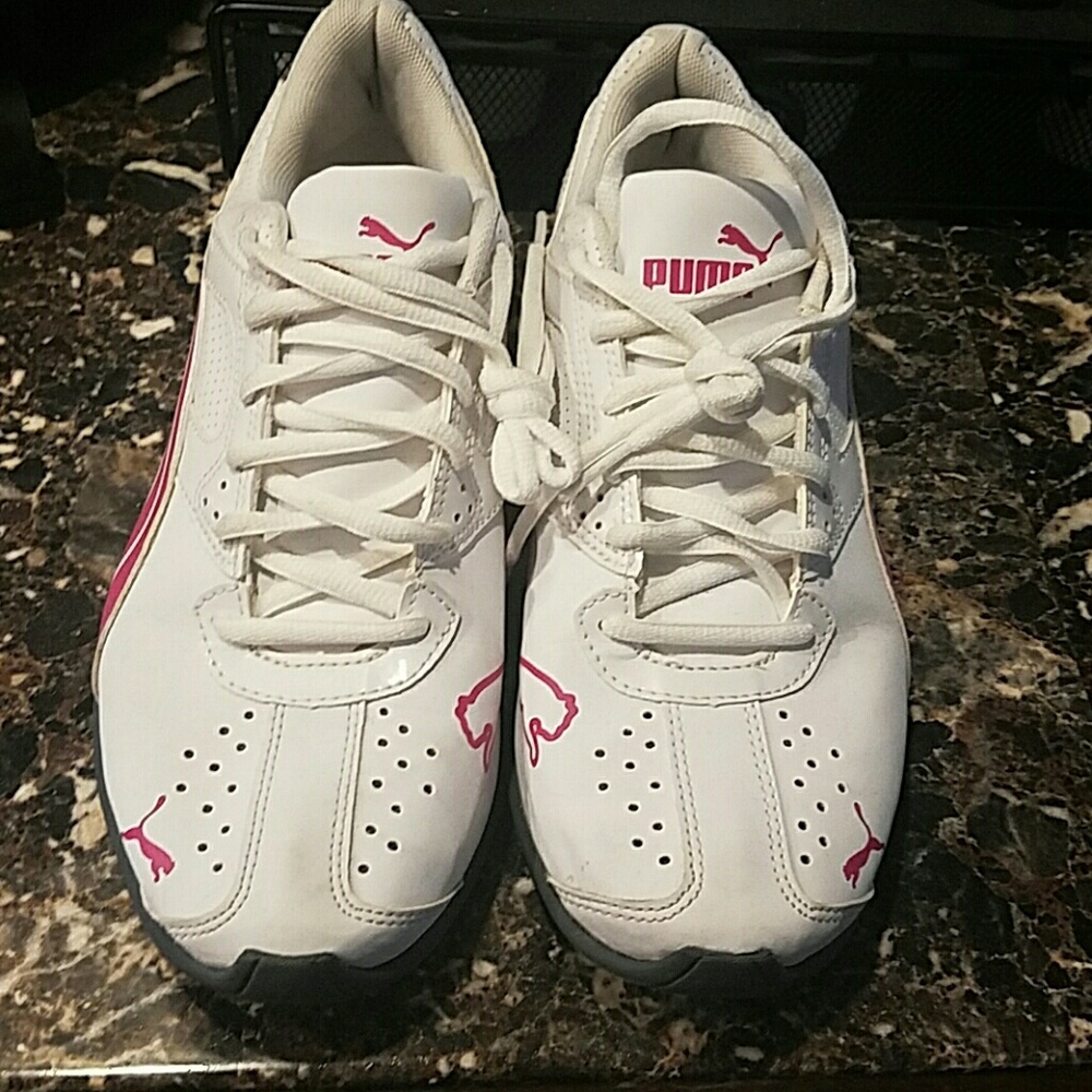 puma size 8 sneaker.