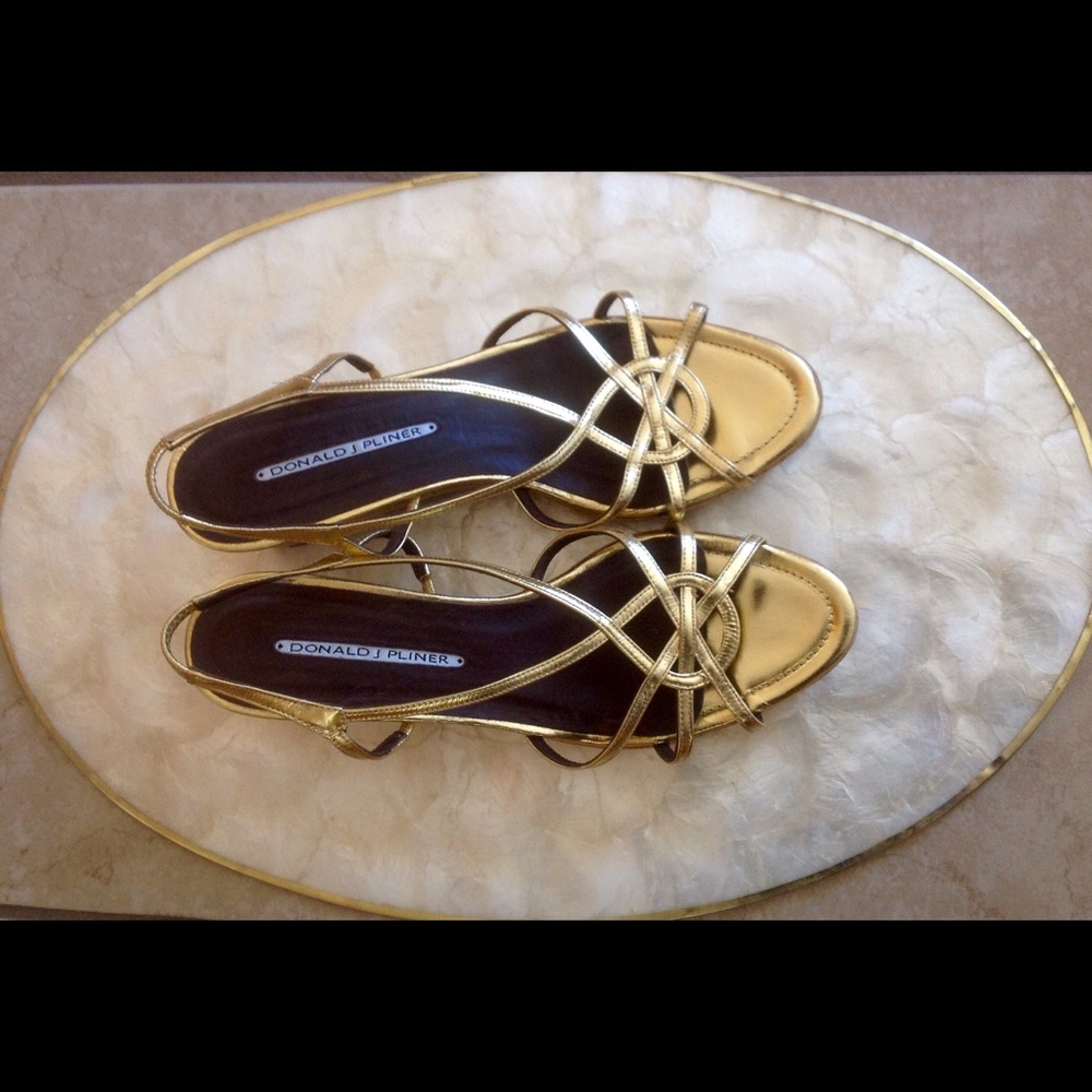 Gold sandals / shoes wedges with straps