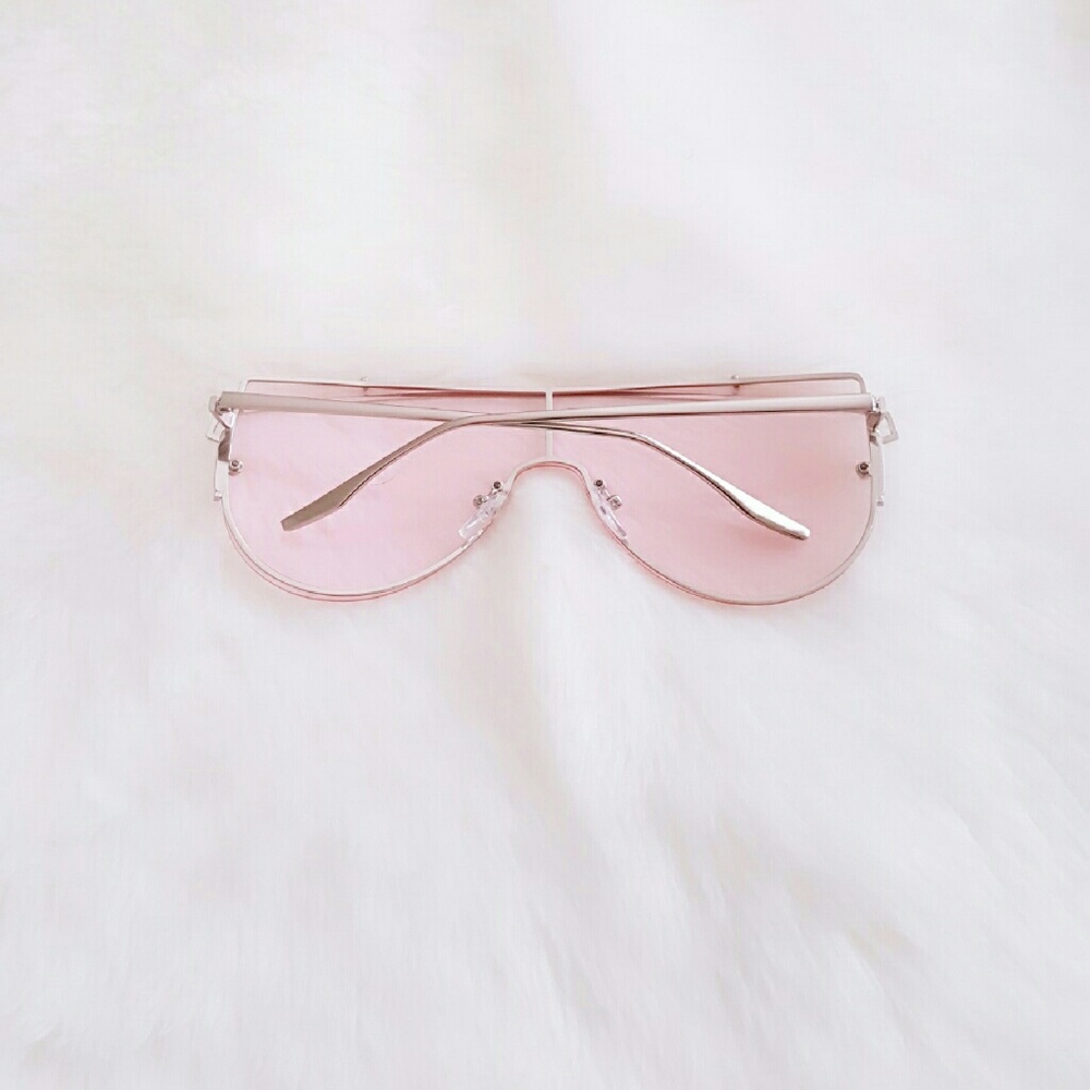 Trendy Sunglasses (Pouch Included) - Picture 3 of 5