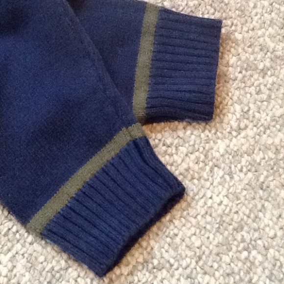 Sweater - Picture 3 of 4