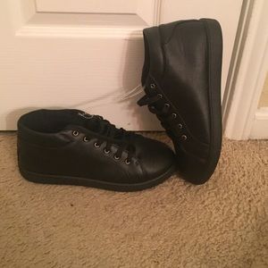 Black retro lace up sneakers