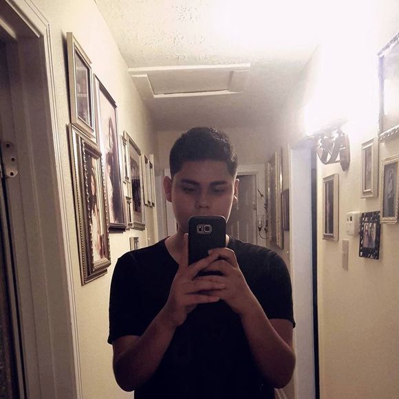 Meet your Posher, Carlos - Picture 1 of 1