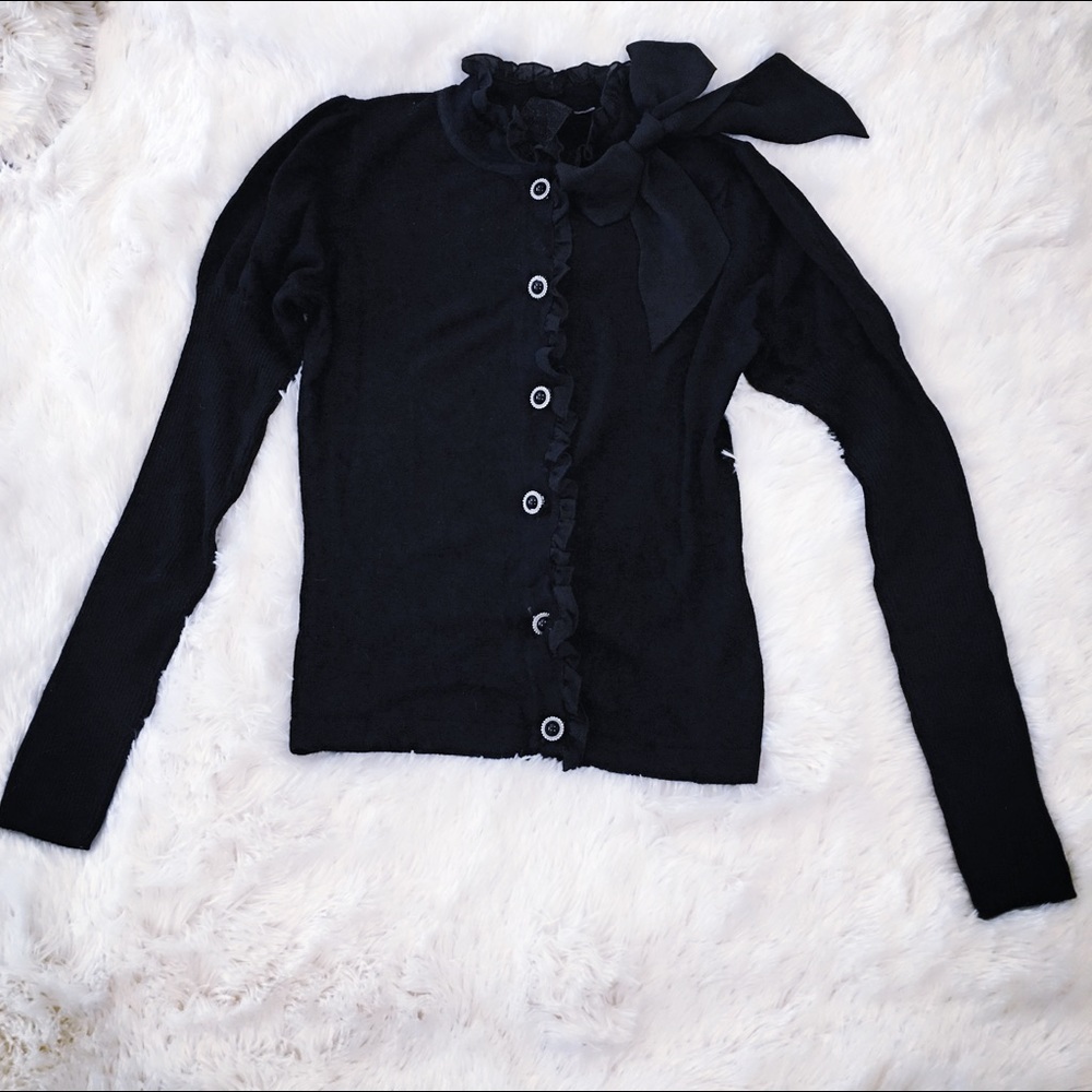 Black Sweater with a bow