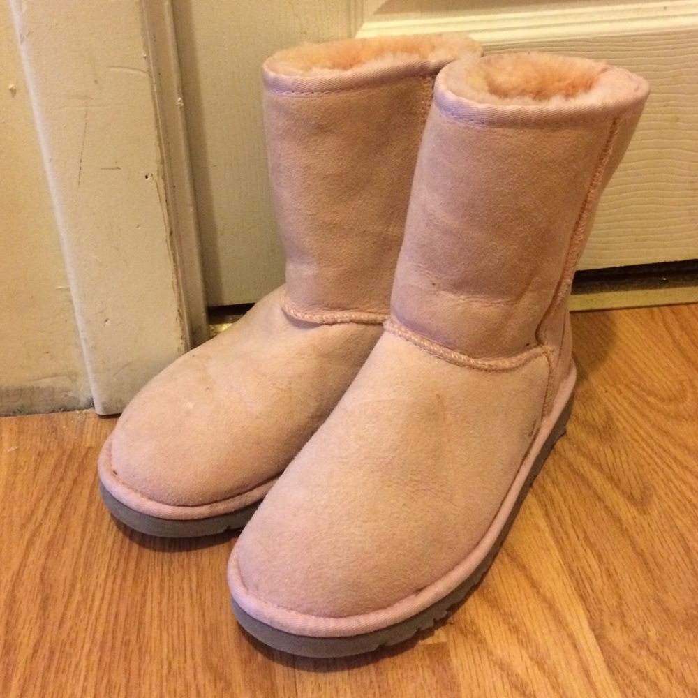 UGG classic short pink women's SZ 5 w/ defect hole - Picture 1 of 6